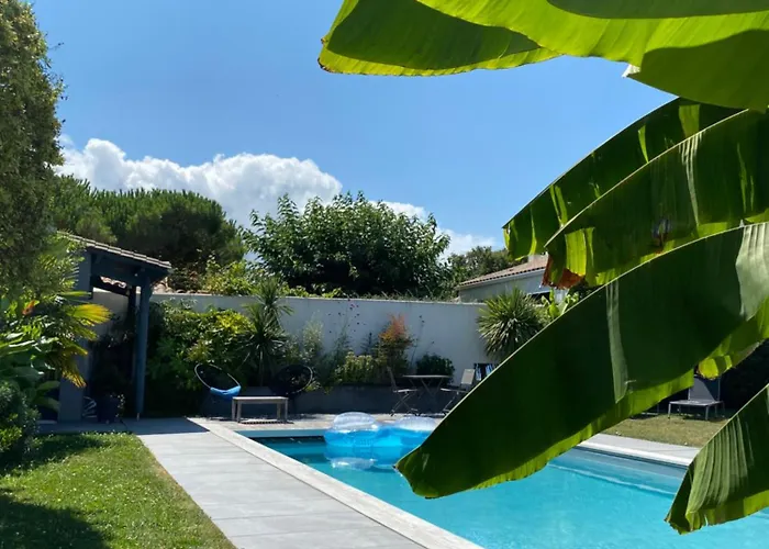 Maison M, chambre privée accès jardin piscine et jacuzzi près de La Rochelle